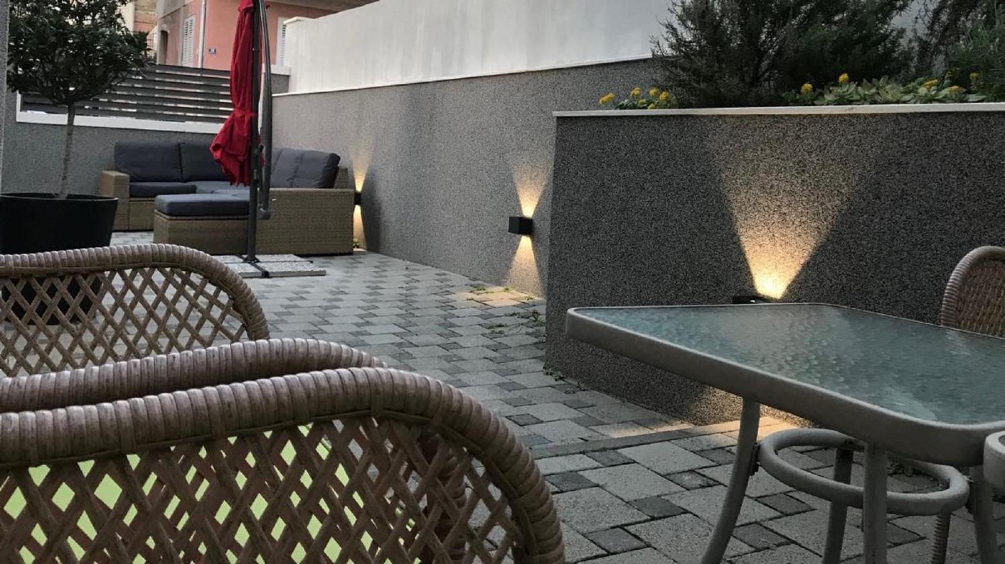 Holiday Home Aspalathos - With Free Parking, Near The Beach, A Few Minutes' Walking Distance To The Unesco Palace Split Exteriör bild