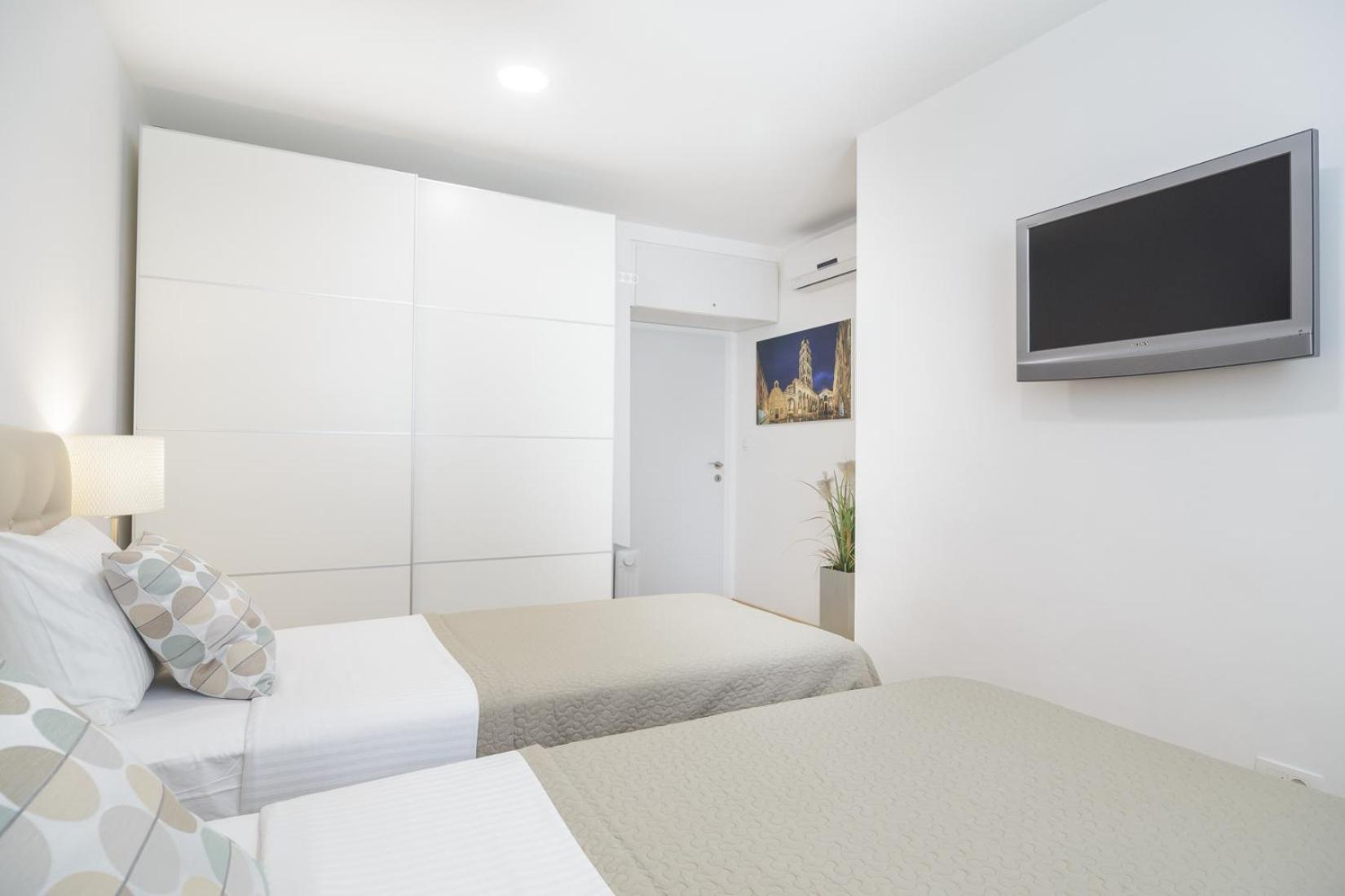 Holiday Home Aspalathos - With Free Parking, Near The Beach, A Few Minutes' Walking Distance To The Unesco Palace Split Exteriör bild