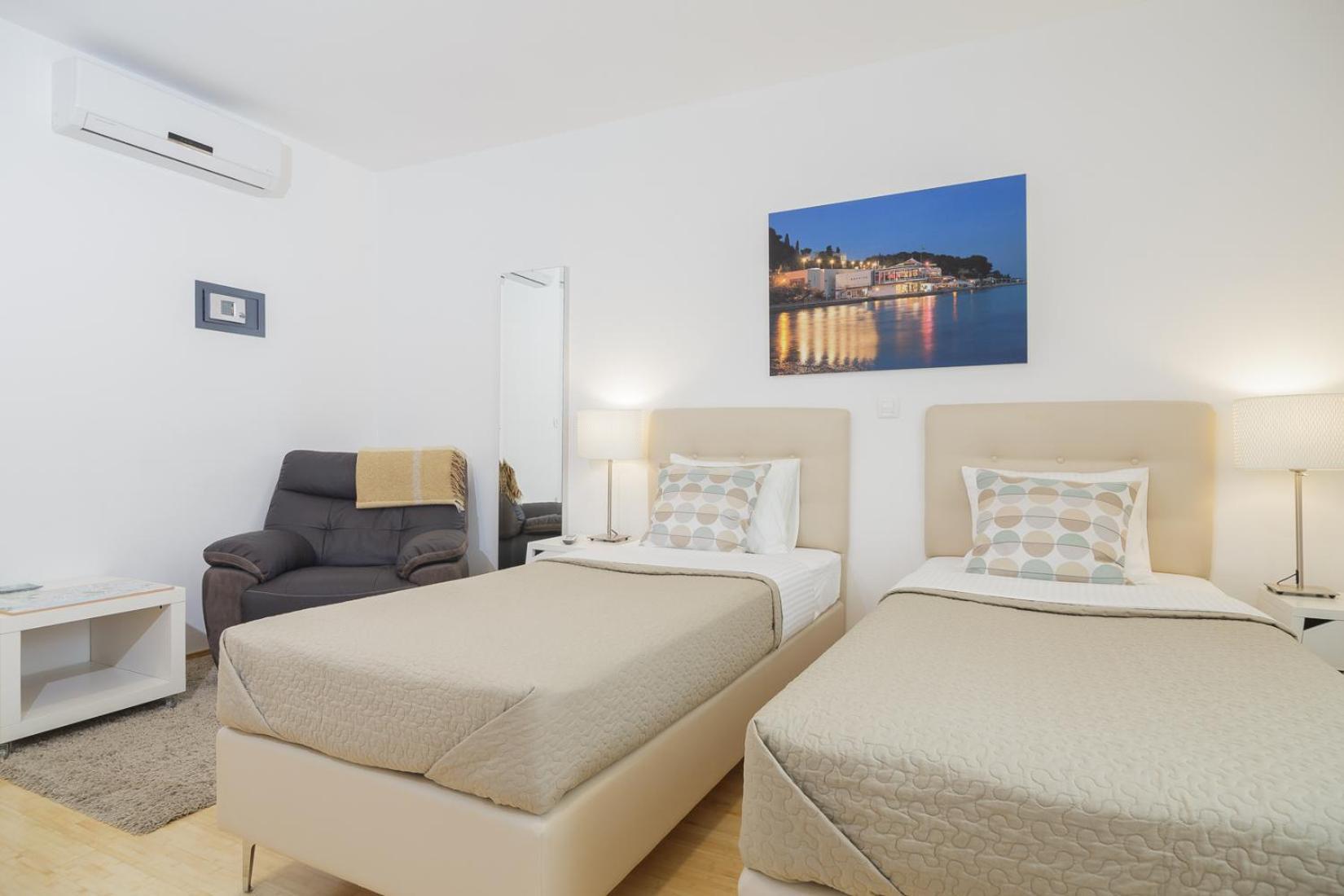 Holiday Home Aspalathos - With Free Parking, Near The Beach, A Few Minutes' Walking Distance To The Unesco Palace Split Exteriör bild
