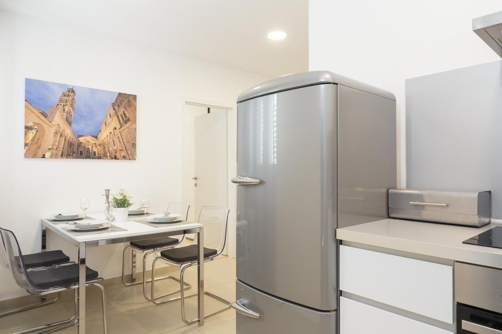 Holiday Home Aspalathos - With Free Parking, Near The Beach, A Few Minutes' Walking Distance To The Unesco Palace Split Exteriör bild
