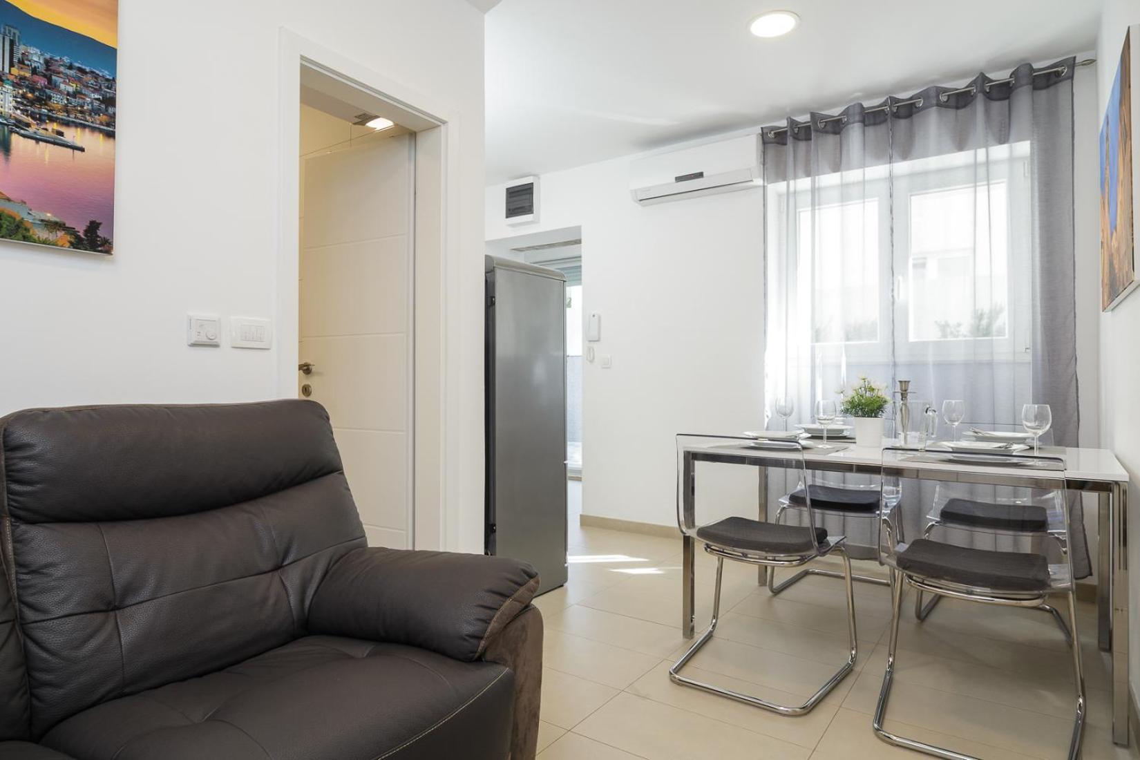 Holiday Home Aspalathos - With Free Parking, Near The Beach, A Few Minutes' Walking Distance To The Unesco Palace Split Exteriör bild