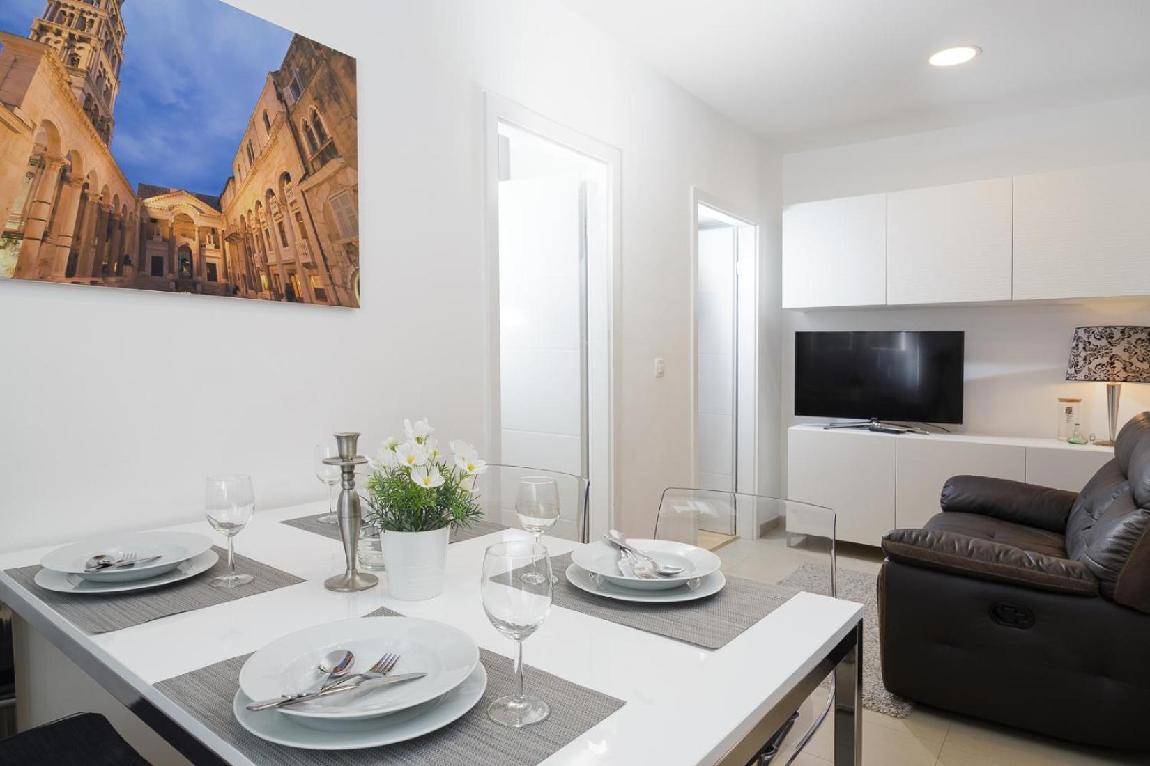 Holiday Home Aspalathos - With Free Parking, Near The Beach, A Few Minutes' Walking Distance To The Unesco Palace Split Exteriör bild