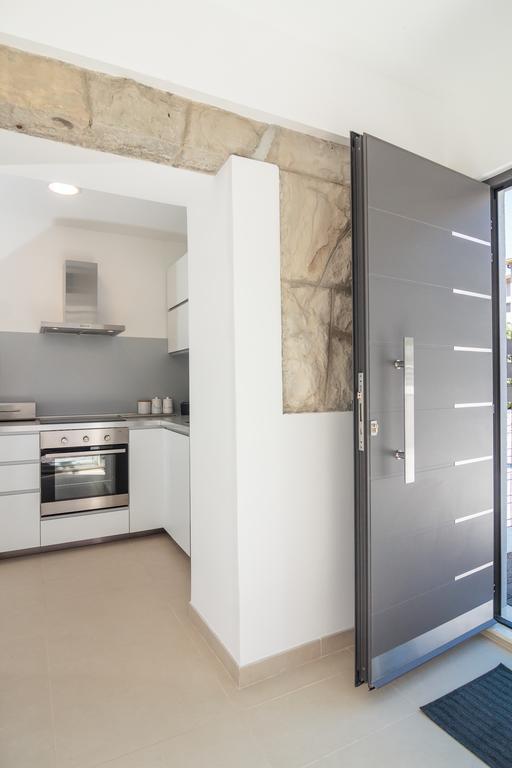 Holiday Home Aspalathos - With Free Parking, Near The Beach, A Few Minutes' Walking Distance To The Unesco Palace Split Exteriör bild