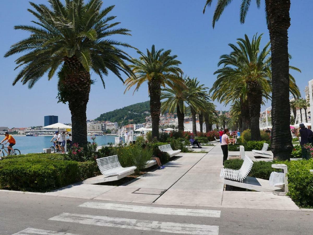 Holiday Home Aspalathos - With Free Parking, Near The Beach, A Few Minutes' Walking Distance To The Unesco Palace Split Exteriör bild