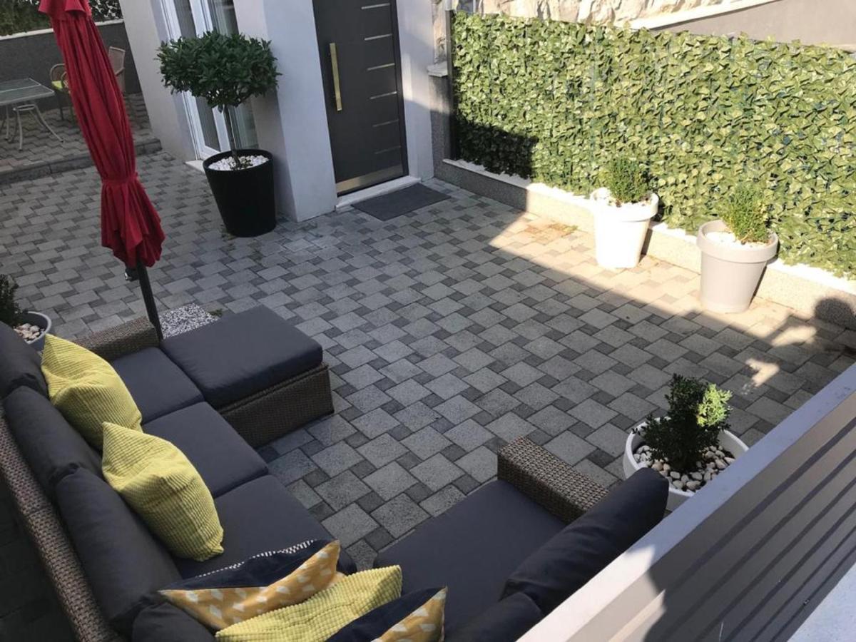 Holiday Home Aspalathos - With Free Parking, Near The Beach, A Few Minutes' Walking Distance To The Unesco Palace Split Exteriör bild