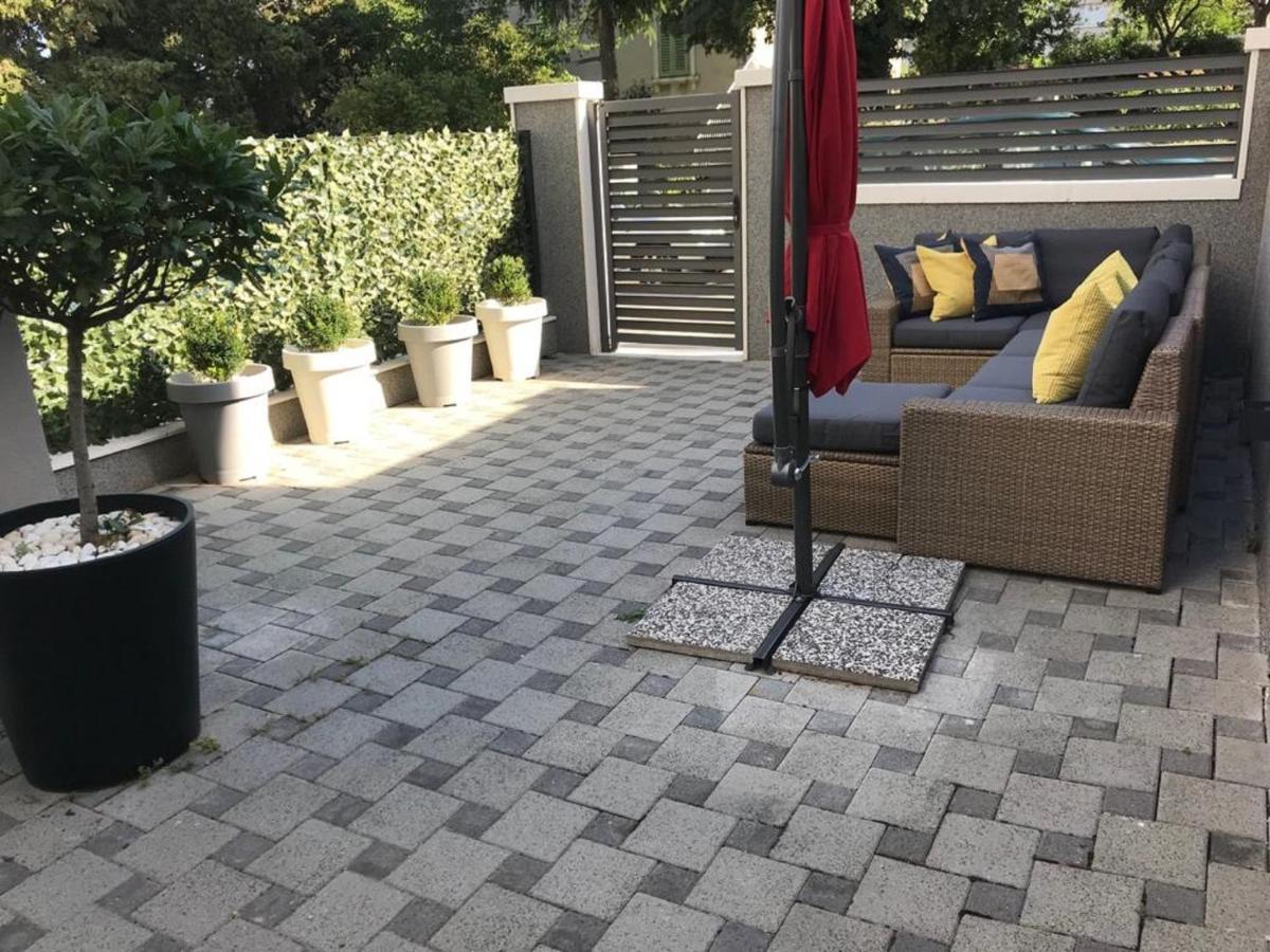 Holiday Home Aspalathos - With Free Parking, Near The Beach, A Few Minutes' Walking Distance To The Unesco Palace Split Exteriör bild