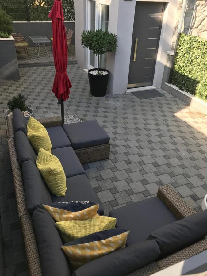 Holiday Home Aspalathos - With Free Parking, Near The Beach, A Few Minutes' Walking Distance To The Unesco Palace Split Exteriör bild