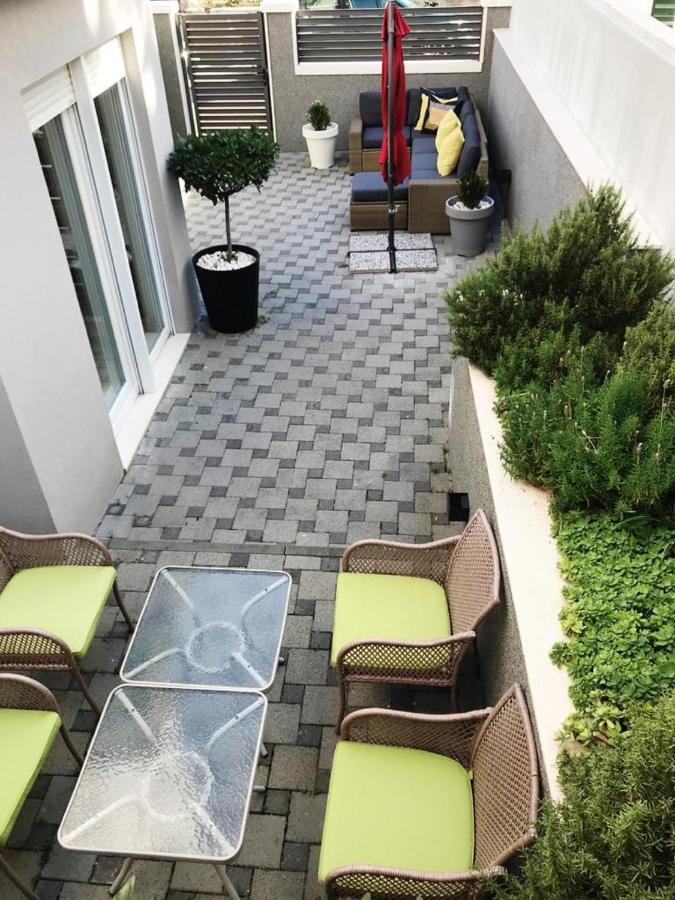 Holiday Home Aspalathos - With Free Parking, Near The Beach, A Few Minutes' Walking Distance To The Unesco Palace Split Exteriör bild